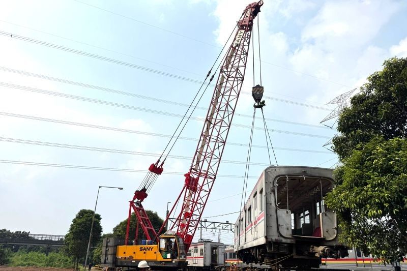 KAI Logistik Sukses Pindahkan 55 Unit KRL Afkir Lebih Cepat dari Target