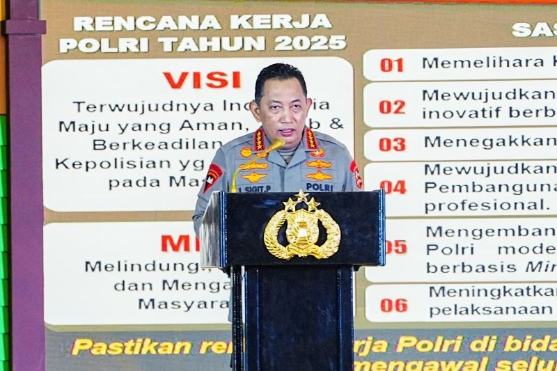 Kapolri Tegaskan Komitmen Polri Dukung Program Pemerintah lewat SDM dan Slog