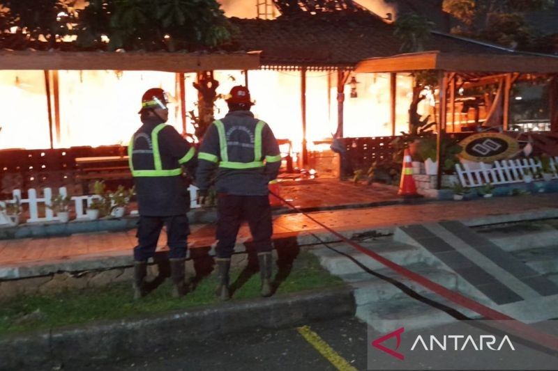 Kebakaran Rumah Makan Bali Ndeso Resto di Grand Wisata, Bekasi: Diduga Akibat Kebocoran Gas