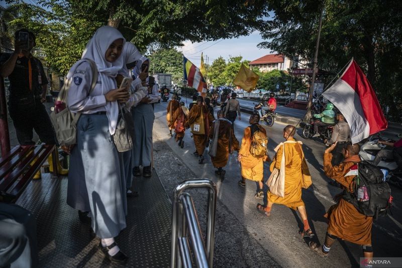 Perjalanan Spiritual Biksu Thudong Menuju Borobudur: Sambutan Hangat Temanggung