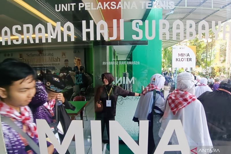 Enam Calon Haji Embarkasi Surabaya Tunda Keberangkatan, Satu Meninggal di Pesawat