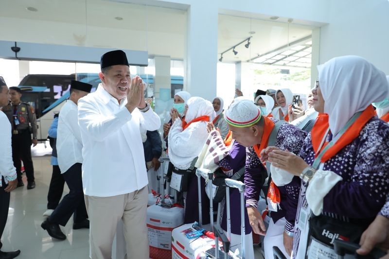 370 Calon Haji Babel Berangkat ke Tanah Suci, Gubernur Hidayat Arsani Beri Doa Restu
