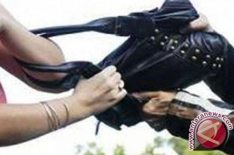 Polisi Ringkus Dua Jambret Spesialis HP dan Motor di Jakarta Utara