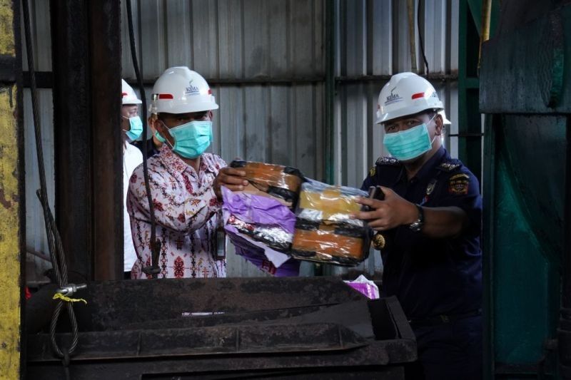 Bea Cukai Sulbagsel Musnahkan Jutaan Batang Rokok Ilegal dan Ribuan Liter Minuman Beralkohol