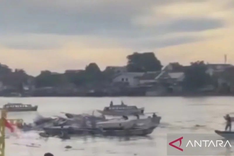 Kapal Jukung Terbakar di Sungai Musi Palembang, Empat ABK Hilang