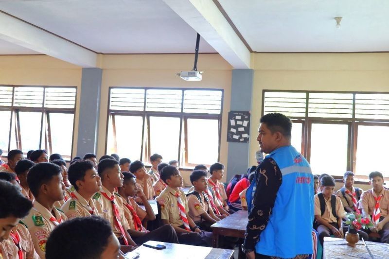 PLN Edukasi Siswa SMA di Flores tentang Keselamatan Kelistrikan