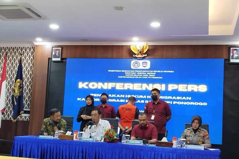 Imigrasi Ponorogo Deportasi WNA Irak yang Langgar Izin Tinggal