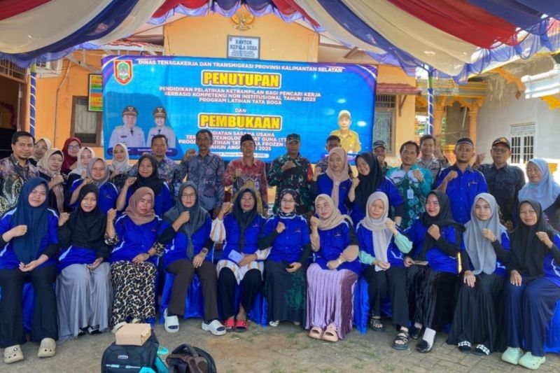 Disnakertrans Kalsel Bekali Ibu Rumah Tangga dengan Teknologi Tepat Guna untuk Wirausaha