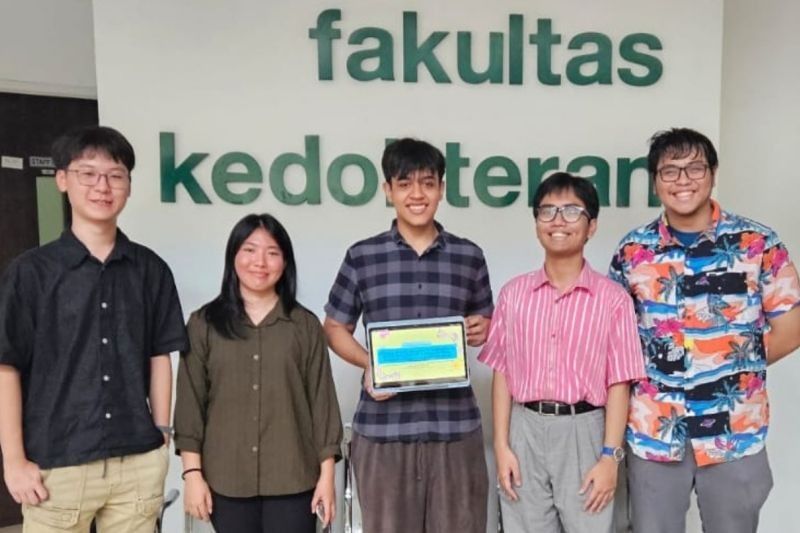 Mahasiswa UI Juara Oral Presentation di JakNews 2025: Temukan Harapan Baru untuk Pengobatan Alzheimer