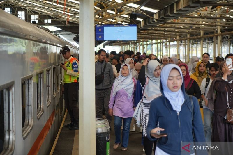 KAI Daop 2 Bandung Siapkan 124.703 Tempat Duduk Antisipasi Lonjakan Penumpang Waisak 2025