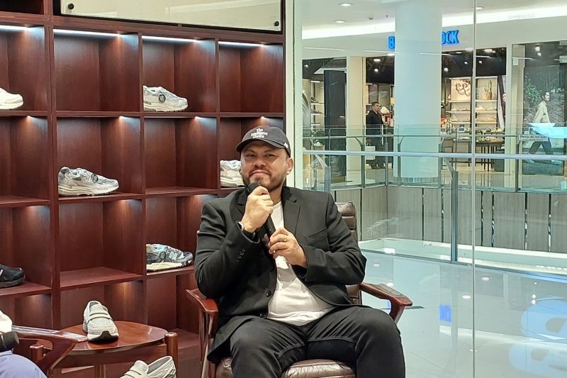 Joko Anwar Ungkap Rahasia Sepatu Selalu Bersih: Rutin Membersihkan dan Ganti Kaos Kaki!