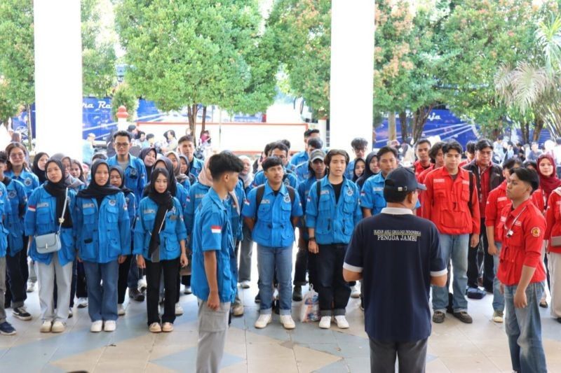Mahasiswa Unja Belajar Pemetaan Geologi di Kulon Progo