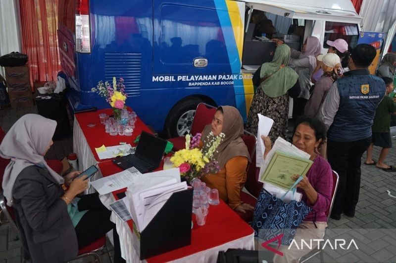 Pendapatan Pajak Bogor Melonjak: Kunjungan Bupati ke Parungpanjang Berbuah Manis