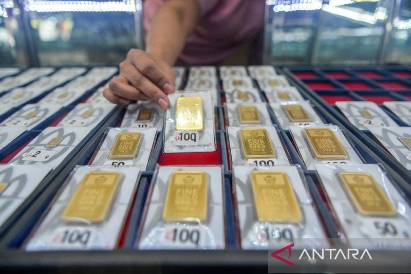 Harga Emas Antam Naik Tipis, Sentuh Rp1,928 Juta per Gram