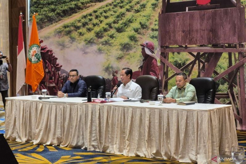 Sinergi Cegah Karhutla di Riau: Menteri LH Dorong Kerja Sama Pemda dan Dunia Usaha