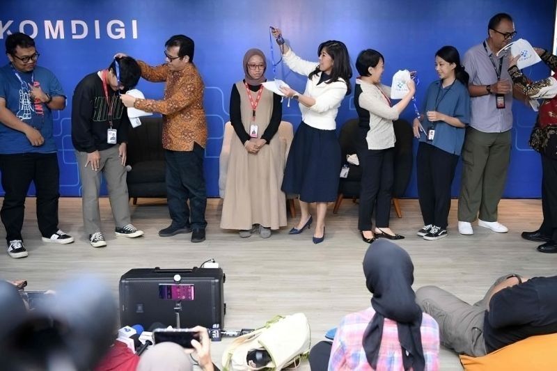 Kemkominfo Berikan 180 Kartu Pers untuk Wartawan, Tingkatkan Transparansi dan Akses Informasi