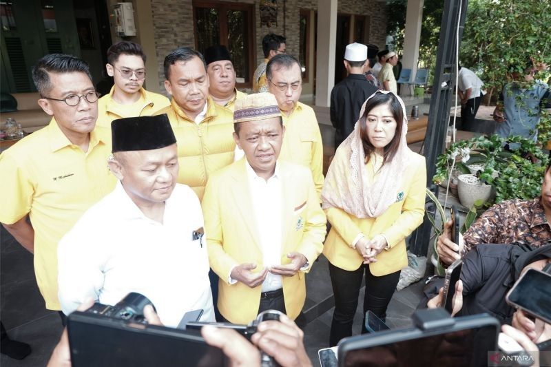 Bahlil Lahadalia Sambangi Ponpes Bumi Shalawat Jelang Musda Golkar Jatim