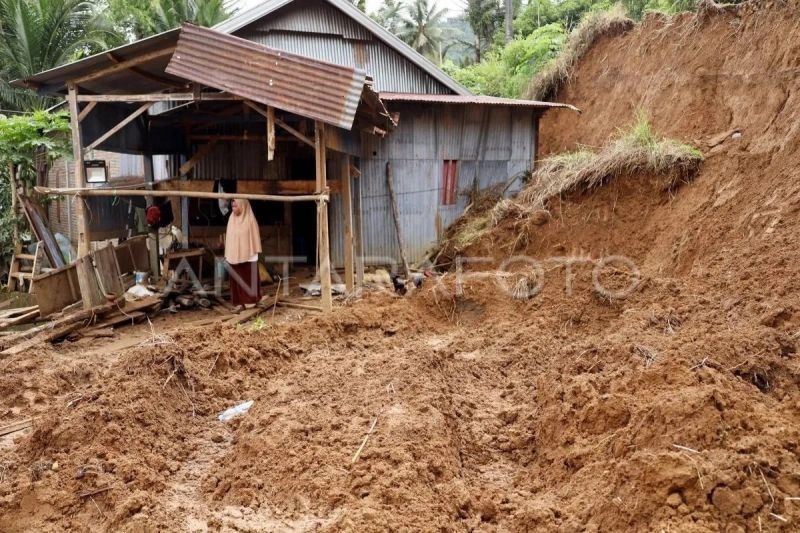 Longsor di Timor Tengah Selatan Paksa 200 Warga Mengungsi