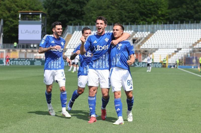 Como Raih Kemenangan Keenam Beruntun, Tekuk Cagliari 3-1!