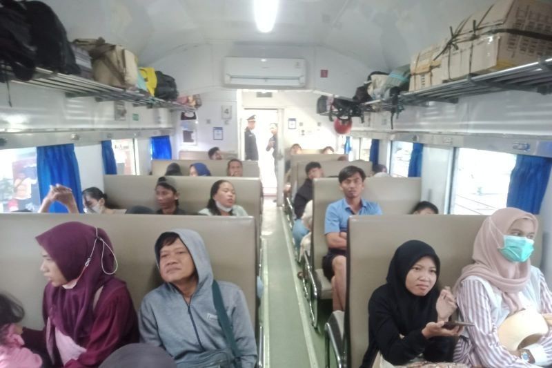 Penumpang KA di Jember Melonjak 14 Persen Selama Libur Waisak