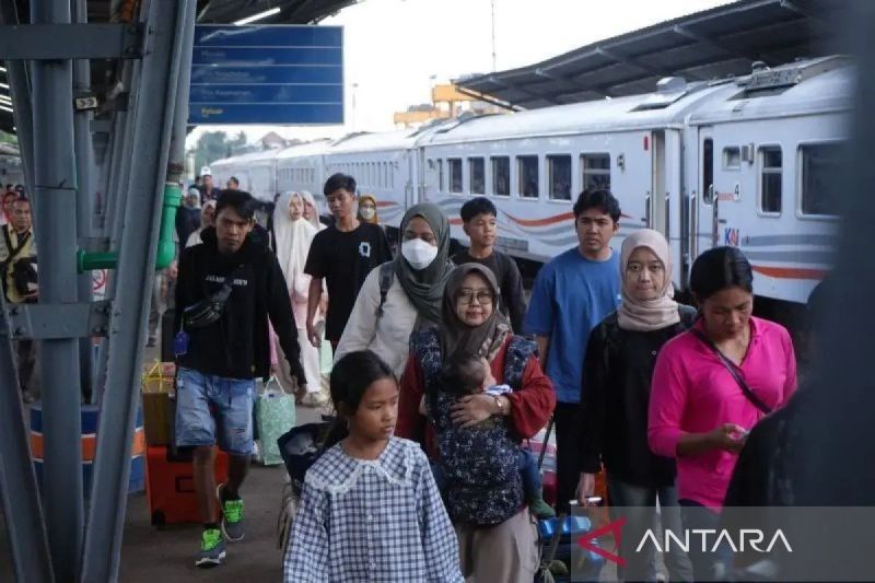 KAI Palembang: Tiket Kereta Api Libur Waisak Terjual Melebihi Kapasitas!