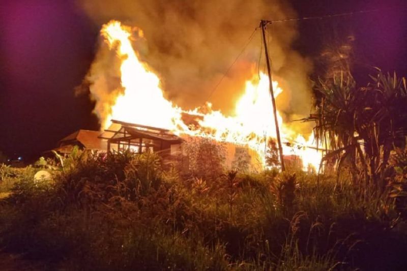 Misteri 13 Rumah Terbakar di Mulia, Puncak Jaya: Polisi Buru Pelaku OTK