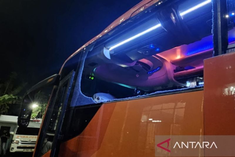 Bus Persik Kediri Dilempari Batu Usai Laga Kontra Arema FC, Pelatih Divaldo Alves Luka Ringan