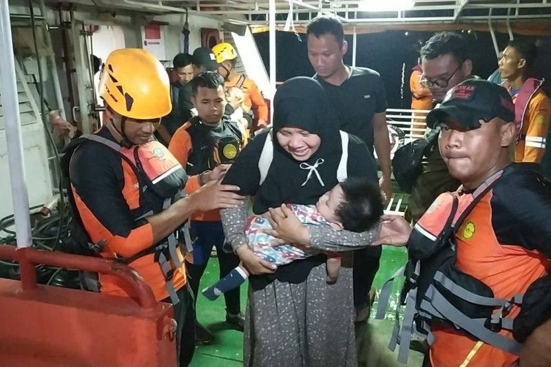 Kapal Wisatawan Mati Mesin di Perairan Bangka Tengah, 35 Orang Dievakuasi