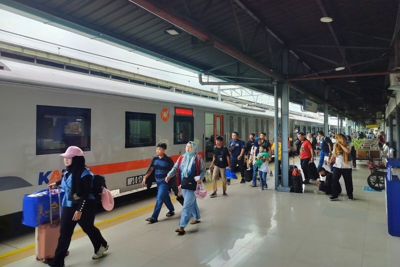 KAI Group Layani 157 Juta Pengguna hingga April 2025: Tren Positif Transportasi berbasis Rel