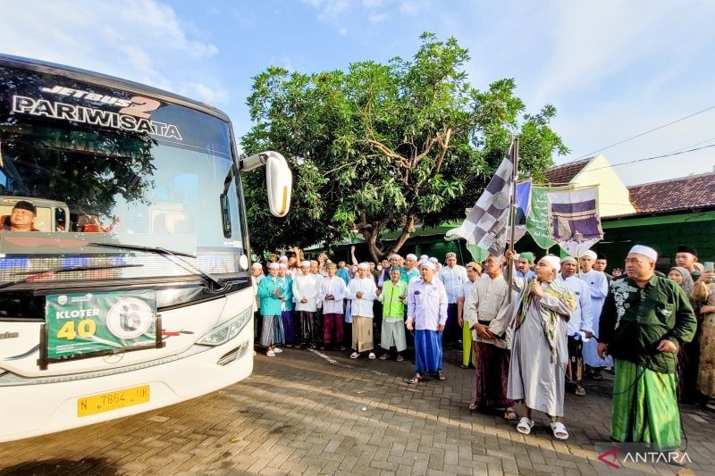 753 Calon Haji Situbondo Berangkat ke Tanah Suci, Didominasi Perempuan