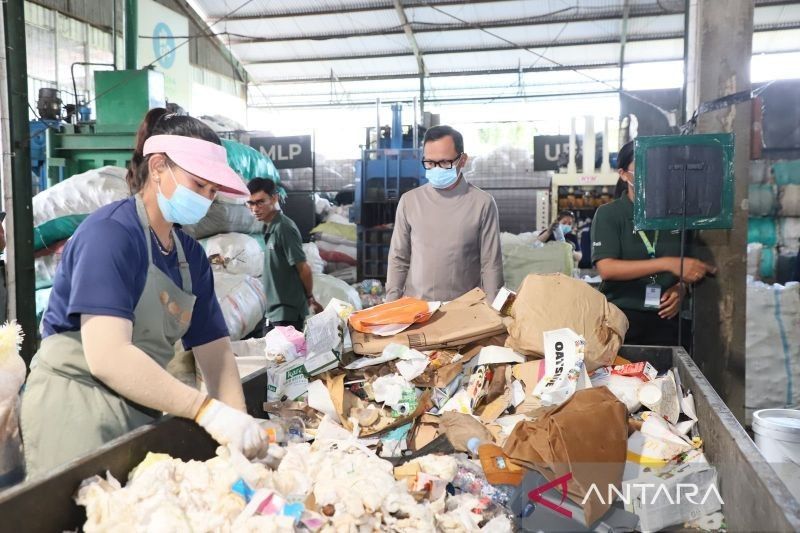 Wamendagri Dorong Bali Jadi Role Model Pengelolaan Sampah dari Hulu ke Hilir