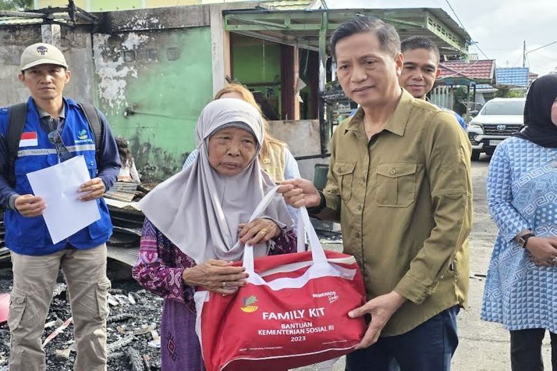 Pemkab Barito Utara Salurkan Bantuan untuk Korban Kebakaran Desa Lemo II
