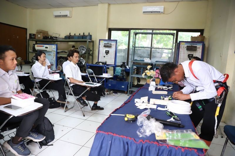 Pemkot Tangerang Berikan Pelatihan Pengecatan dan Instalasi Listrik Gratis