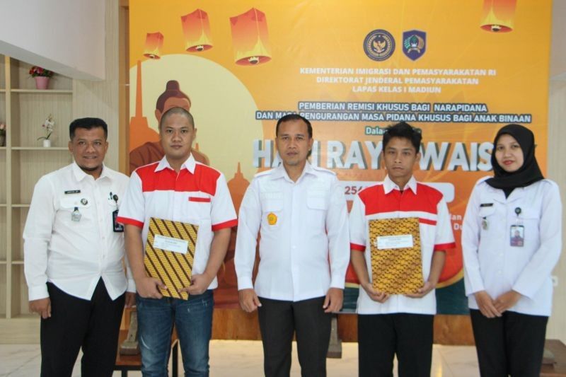 Remisi Waisak 2025: Dua Narapidana Lapas Madiun Dapat Pengurangan Masa Pidana