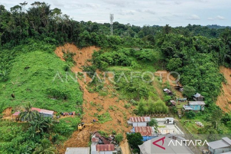 Tragedi Longsor Samarinda: Dua Korban Ditemukan Meninggal, Pencarian Dua Lainnya Dilanjutkan