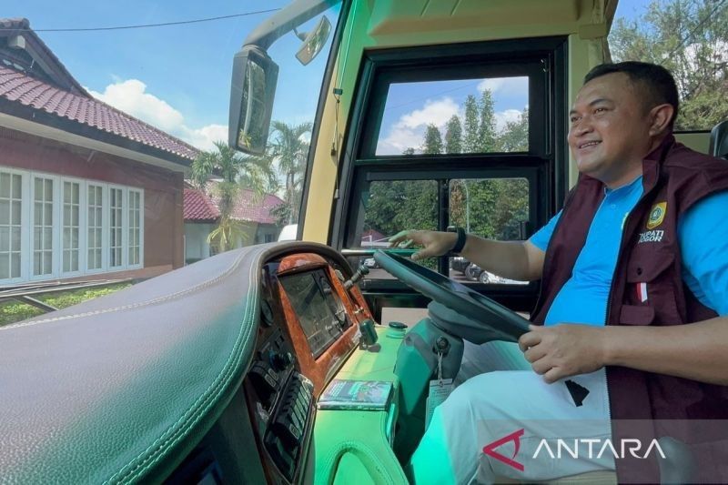 Bus Wisata Gratis Keliling Cibinong Raya: Siap Menggairahkan Pariwisata Bogor?