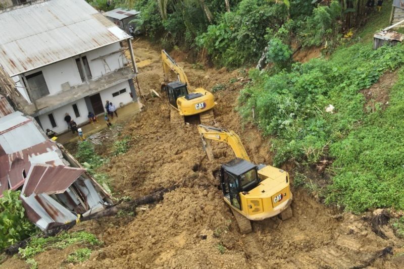 Longsor Samarinda: Dua Tewas, Dua Selamat, Dua Masih Dicari