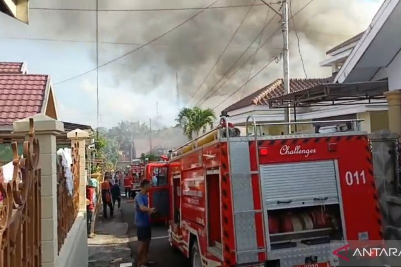 Rumah Mantan Wabup Samosir di Jambi Terbakar, Damkar Kerahkan Empat Armada