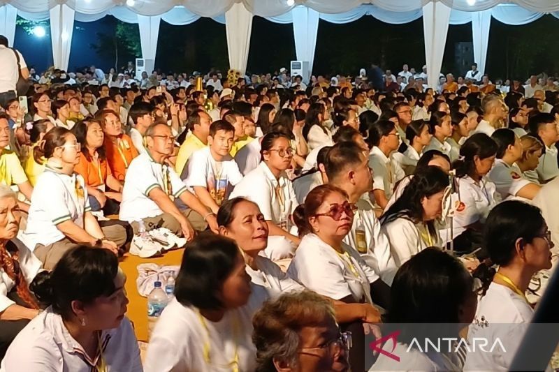 Ribuan Umat Buddha Ramaikan Perayaan Waisak 2569 BE di Candi Borobudur
