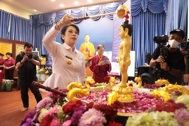 Festival Pemandian Rupang Buddha Singkawang: Daya Tarik Wisata Baru Kalimantan Barat?