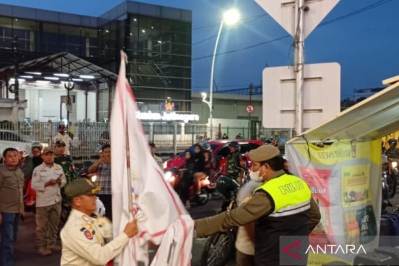 Polda Metro Jaya Tertibkan 14 Atribut Ormas di Jaktim, Cegah Gangguan Keamanan