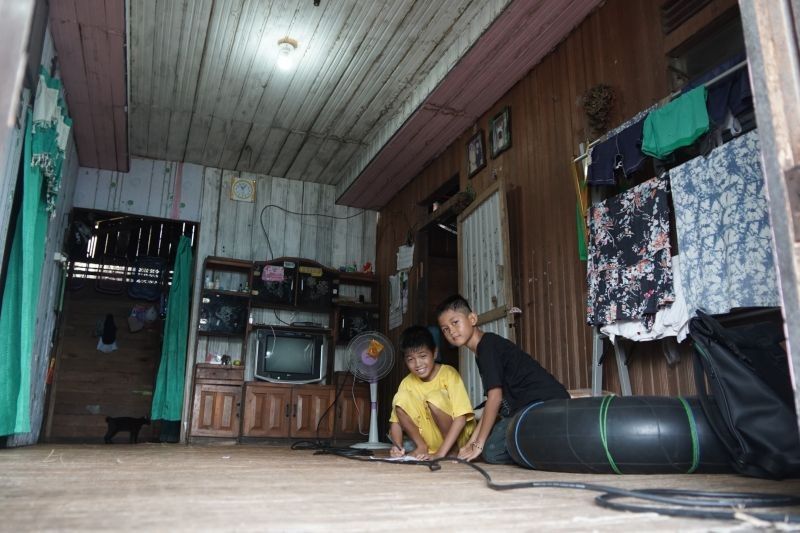 PLN Kalselteng Berhasil Menyalakan Listrik di 12 Desa Terpencil Barito Selatan