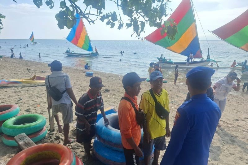 Patroli Satpolairud Situbondo Amankan Libur Panjang Waisak di Pantai Pasir Putih