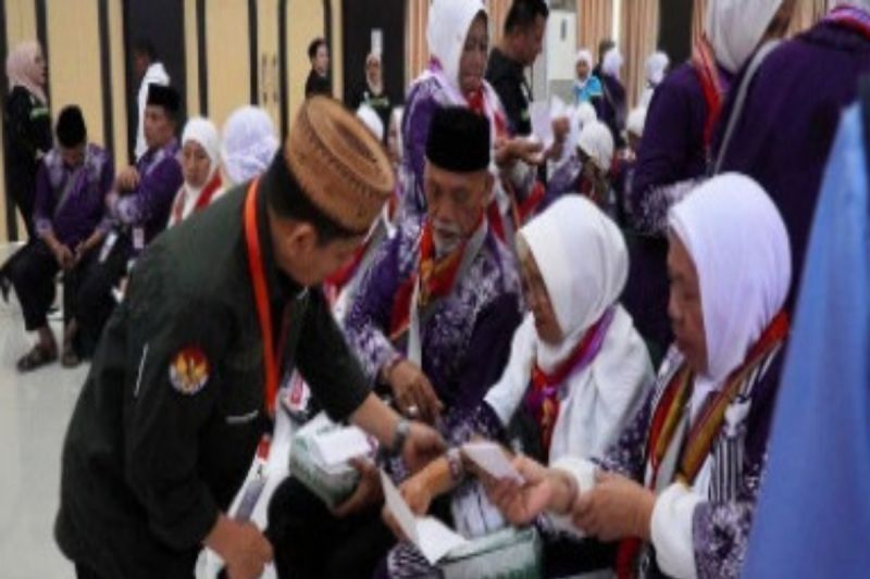 272 Calon Haji Sulbar Berangkat ke Tanah Suci, Angraeni Termuda dan Najamuddin Tertua