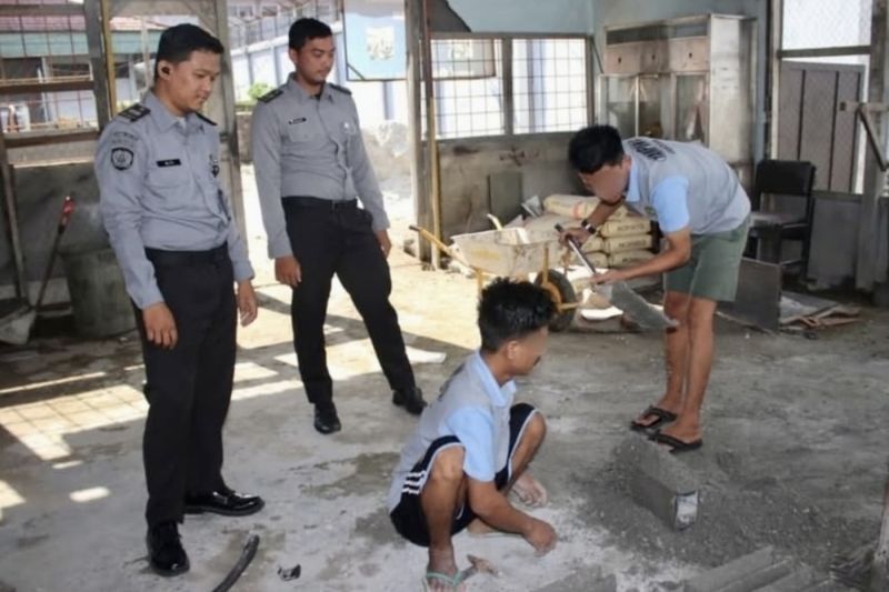 Lapas Banjarmasin Bina Warga Binaan Produksi Batako, Bekal Kemandirian Usai Bebas