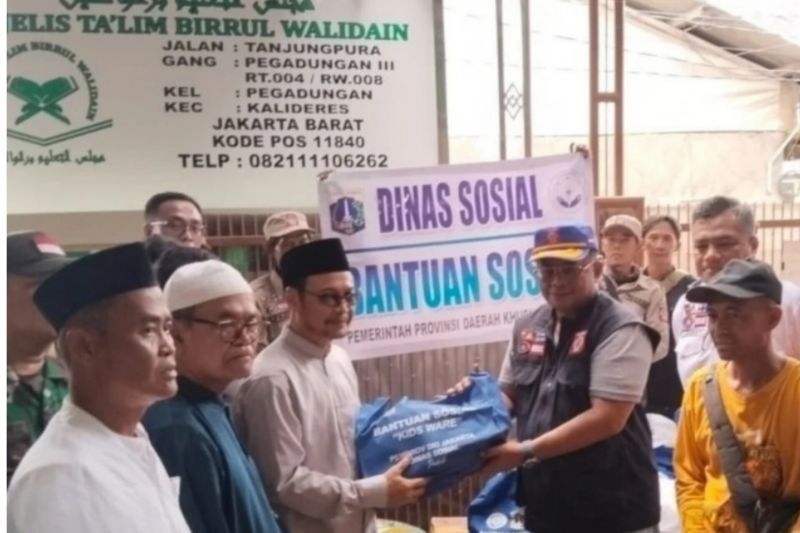 Dinsos DKI Jakarta Berikan Bantuan untuk Korban Puting Beliung di Jakarta Barat