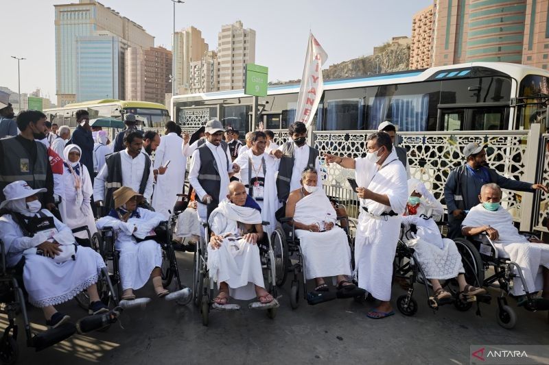 Jamaah Haji Diminta Gunakan Payung di Makkah, Suhu Capai 42 Derajat Celcius
