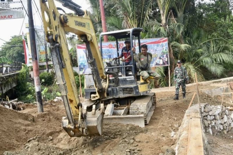 Kodim HST Bangun Jalan 1,03 Km, Akses Petani Desa Pengambau Hilir Luar Terbuka