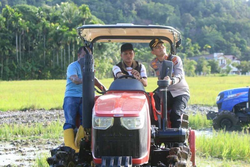 Pemkab Aceh Selatan Gratiskan Layanan Bajak Sawah, Tingkatkan Produktivitas Petani