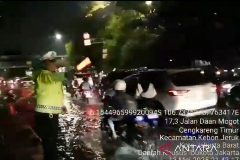 Genangan di Jalan Daan Mogot Surut, Arus Lalu Lintas Padat